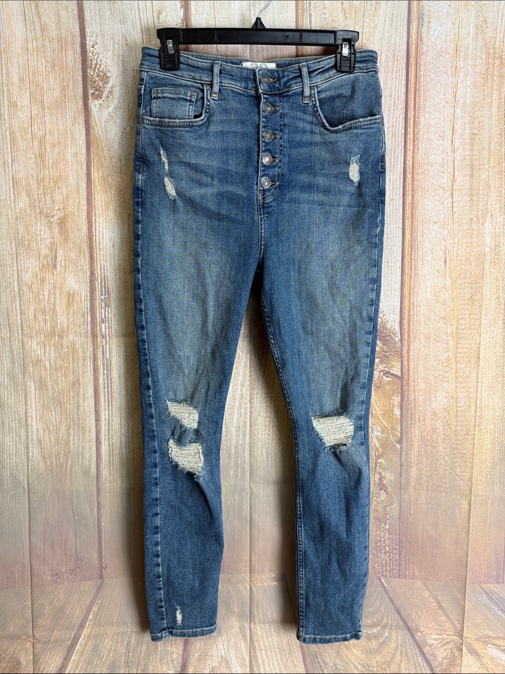 We The Free High Rise Exposed Button Skinny in Distressed Denim Size 29